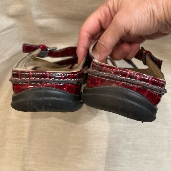 ECCO Sz 41 Croc Pattern Slip On Thong Strappy Casual Dressy Sandals - Picture 6 of 9